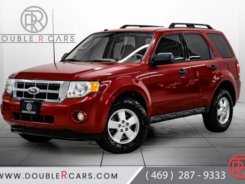 Used 2011 Ford Escape XLT image 1