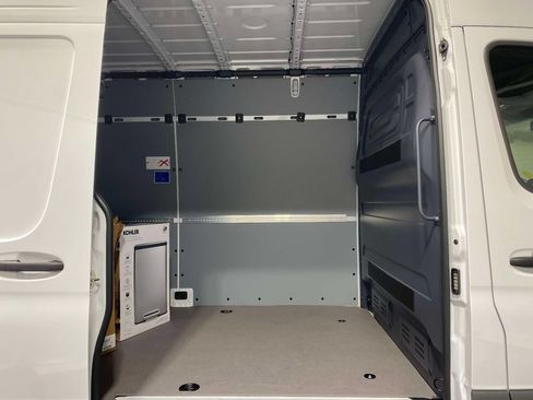Used 2025 Mercedes-Benz Sprinter 2500 image 12