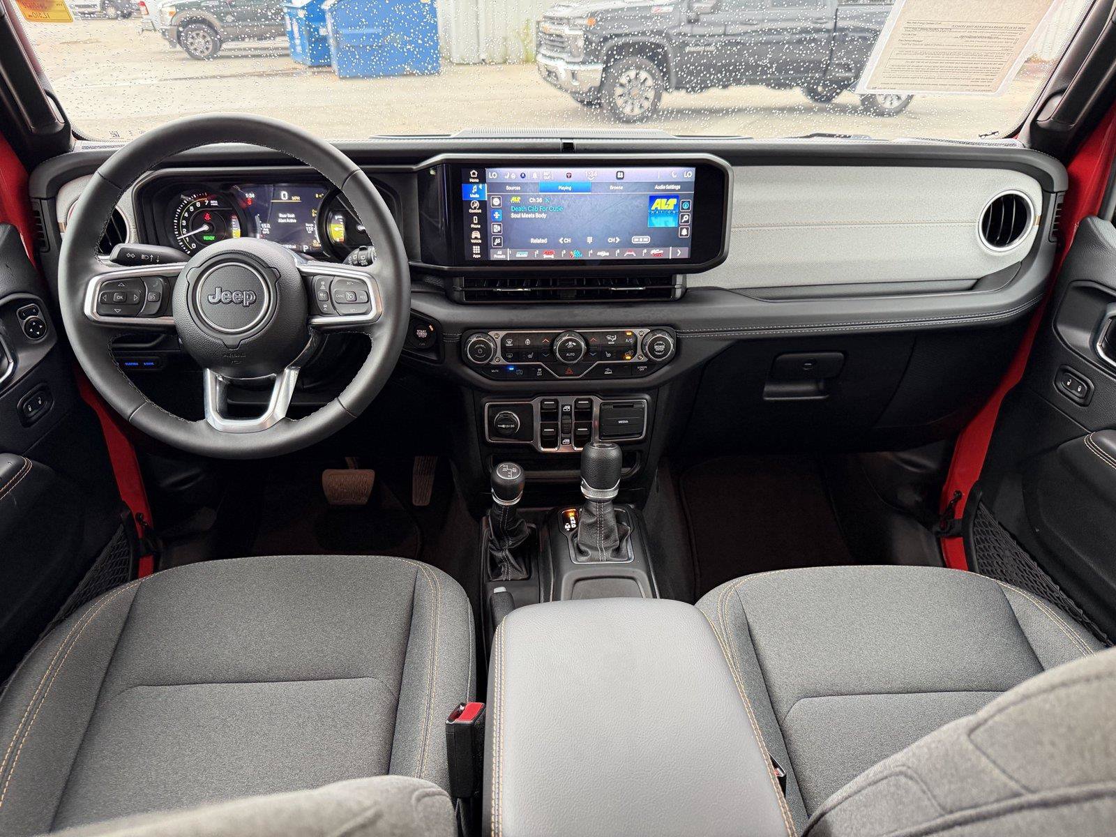 Used 2025 Jeep Wrangler Unlimited Sahara AWD/4WD image 19
