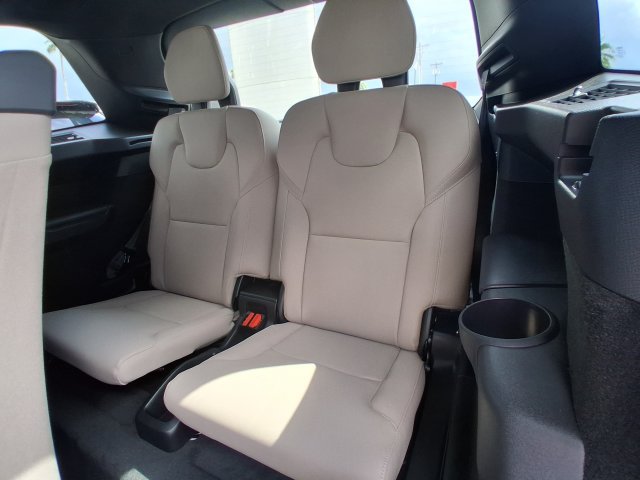 New 2026 Volvo XC90 T8 Plus w/ Protection Package Premier AWD/4WD image 18