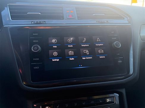 Used 2021 Volkswagen Tiguan SE R-Line image 21