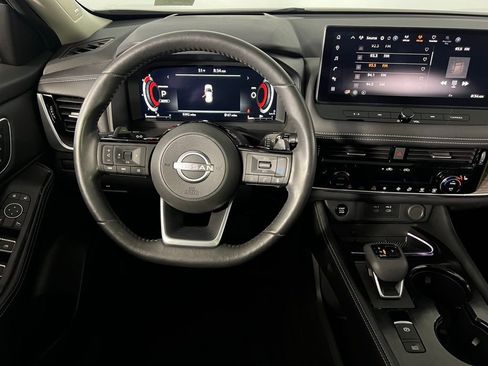 Used 2024 Nissan Rogue Platinum w/ Platinum Premium Package AWD/4WD image 12