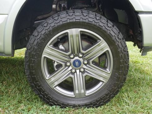 Used 2020 Ford F150 XLT w/ Equipment Group 302A Luxury AWD/4WD image 12
