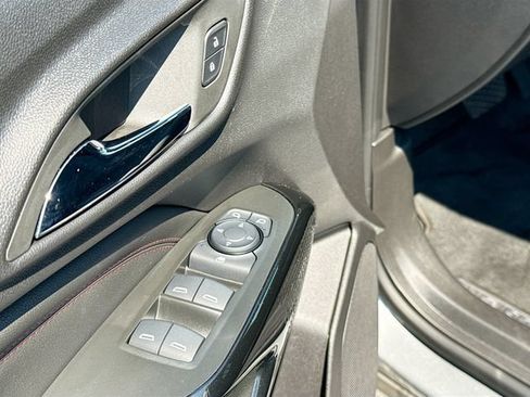 Used 2025 Chevrolet Trax RS w/ Sunroof Package FWD image 25