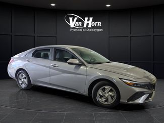 Used 2025 Hyundai Elantra SE FWD video 1
