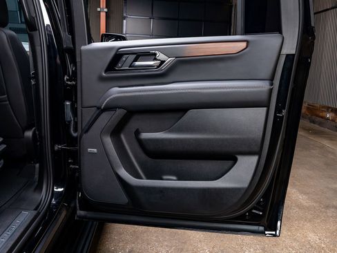 Used 2026 GMC Yukon XL Denali w/ Sun & Power Step Package AWD/4WD image 40