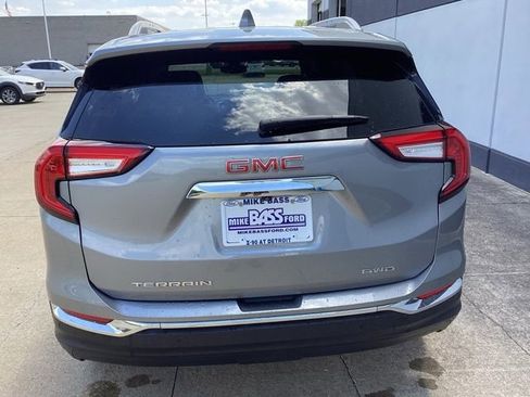 Used 2023 GMC Terrain SLT AWD/4WD image 12