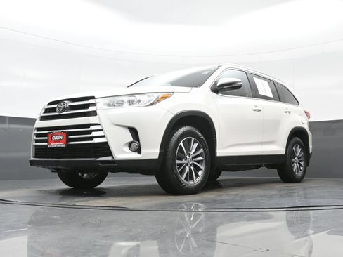 Used 2019 Toyota Highlander XLE AWD/4WD image 30