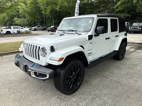 Used 2022 Jeep Wrangler Unlimited Sahara w/ Cold Weather Group AWD/4WD image 3