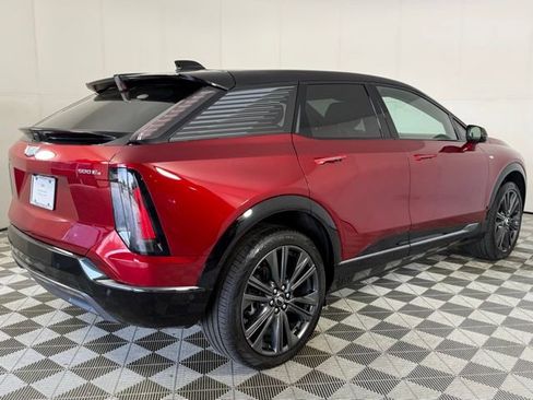 New 2026 Cadillac Optiq Sport 2 w/ LPO, Floor Liner Package AWD/4WD image 8