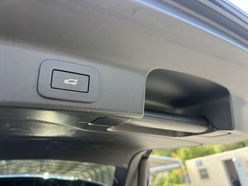 Certified 2023 Jaguar F-PACE R-Dynamic S AWD/4WD image 36