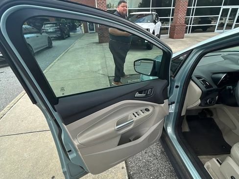 Used 2014 Ford C-MAX SEL w/ Equipment Group 302A FWD image 3