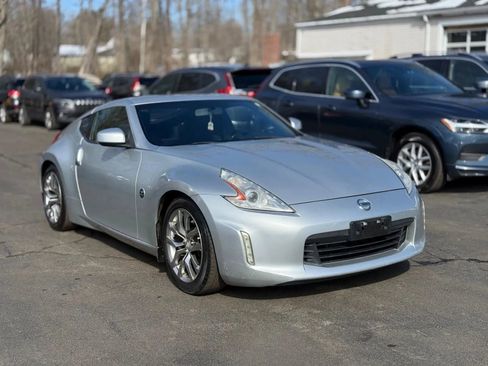 Used 2014 Nissan 370Z Coupe image 4