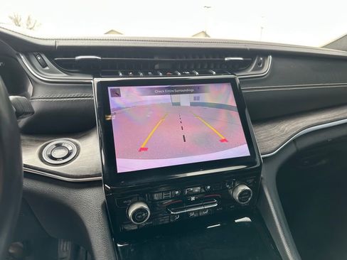 Used 2022 Jeep Grand Cherokee L Overland w/ Luxury Tech Group IV image 17