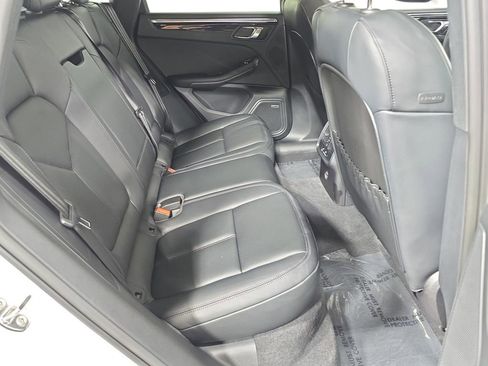 Certified 2025 Porsche Macan AWD/4WD image 26