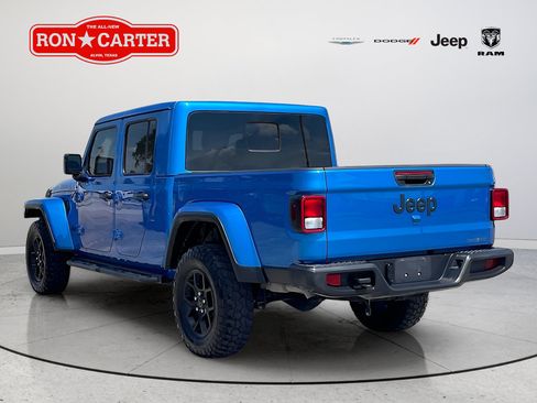 Used 2025 Jeep Gladiator Sport AWD/4WD image 4