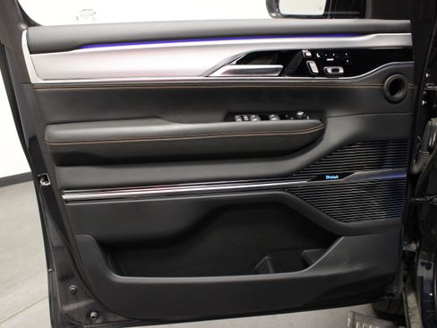 New 2023 Jeep Grand Wagoneer Series III AWD/4WD image 22