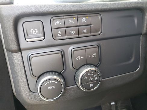 New 2025 Chevrolet Suburban Premier image 15