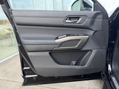 Used 2025 Nissan Pathfinder Platinum w/ Cargo Package image 11