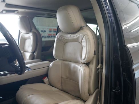 Used 2021 Lincoln Navigator L Reserve w/ Luxury Package AWD/4WD image 25