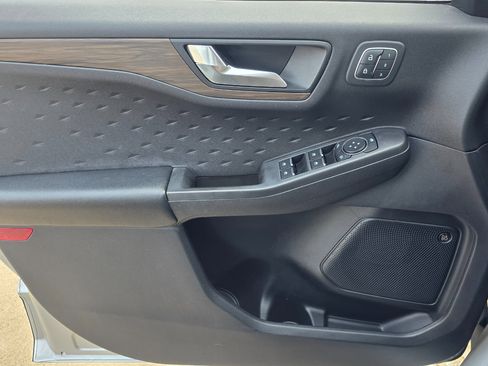 Used 2020 Ford Escape Titanium w/ Titanium Premium Package 2.0 image 9