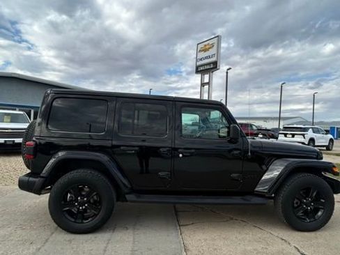 Used 2021 Jeep Wrangler Unlimited Sahara image 2