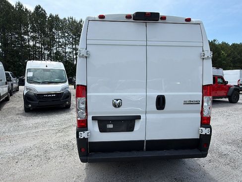Used 2024 RAM ProMaster 2500 w/ Convenience Group FWD image 9