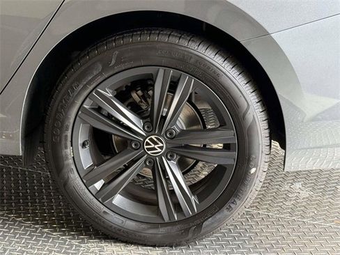Used 2024 Volkswagen Jetta SE image 13