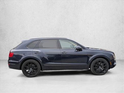 Used 2017 Bentley Bentayga image 4