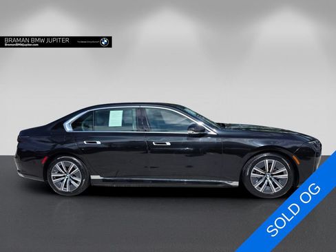Used 2023 BMW i7 xDrive60 w/ Parking Assistance Package AWD/4WD image 3