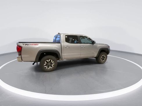 Used 2019 Toyota Tacoma TRD Off-Road image 9