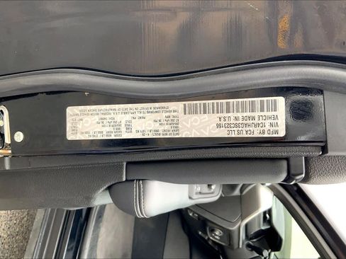 Used 2025 Jeep Grand Cherokee Altitude AWD/4WD image 37