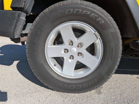 Used 2009 Jeep Wrangler Unlimited X image 36