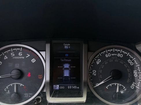 Used 2016 Toyota Tacoma SR5 AWD/4WD image 19