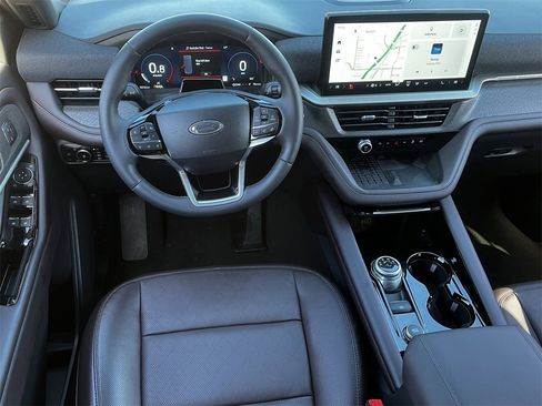 Used 2025 Ford Explorer Platinum image 10