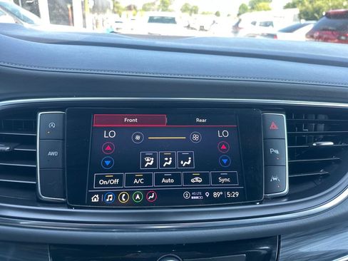 Used 2024 Buick Enclave Premium AWD/4WD image 42