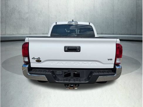 Used 2019 Toyota Tacoma SR5 AWD/4WD image 5