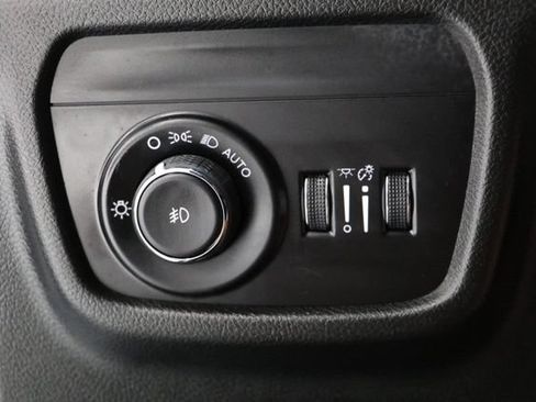 Used 2025 Jeep Grand Cherokee L Summit w/ Luxury Tech Group V AWD/4WD image 21