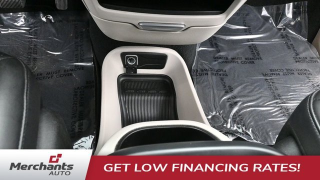 Used 2023 Chrysler Pacifica Touring-L FWD image 19