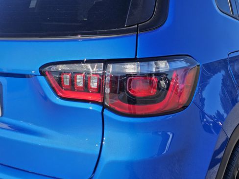 New 2026 Jeep Compass Latitude image 9