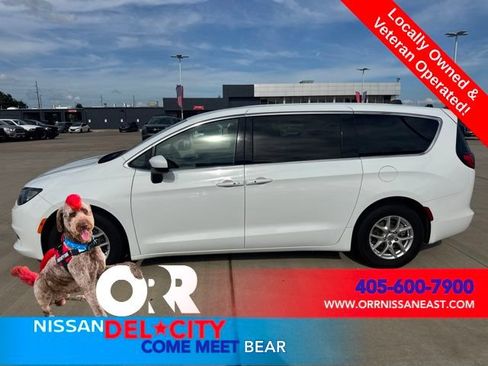 Used 2023 Chrysler Voyager LX FWD image 2