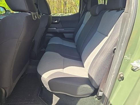 Used 2022 Toyota Tacoma TRD Off-Road w/ Technology Package image 7