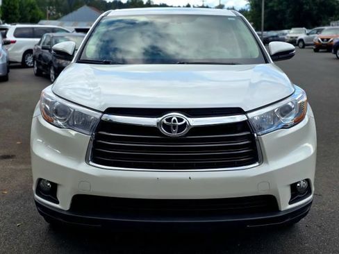 Used 2016 Toyota Highlander LE AWD/4WD image 2