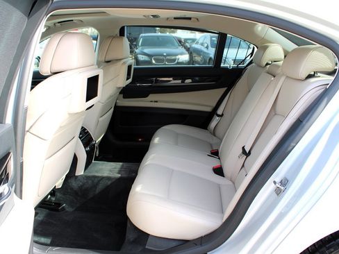 Used 2009 BMW 750Li 750Li image 18