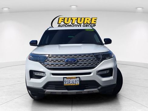 Used 2022 Ford Explorer Limited w/ Equipment Group 301A AWD/4WD image 2