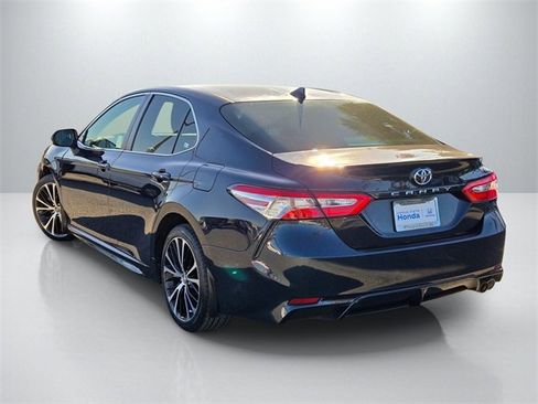 Used 2020 Toyota Camry SE image 8