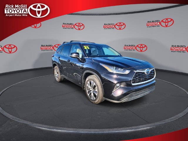 Used 2021 Toyota Highlander XLE AWD/4WD image 2