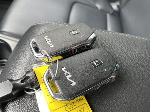 Used 2023 Kia Sportage EX AWD/4WD image 32