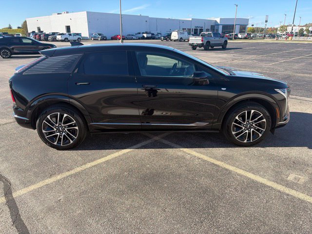 Used 2026 Cadillac Optiq Sport 2 w/ LPO, Floor Liner Package AWD/4WD image 7
