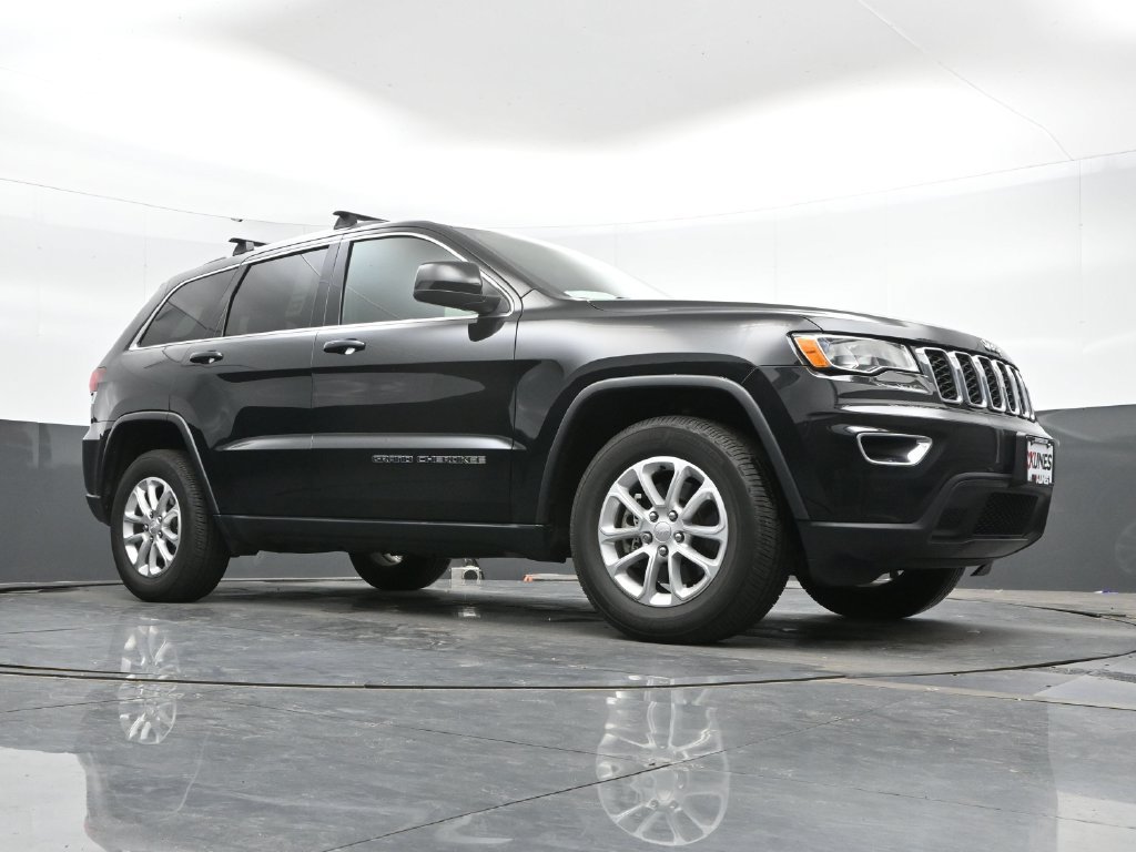 Used 2021 Jeep Grand Cherokee Laredo AWD/4WD image 42
